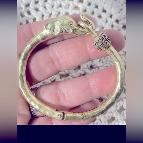Lucky Brand Gold-tone Elephant Cuff Bracelet - Picture 4 of 6
